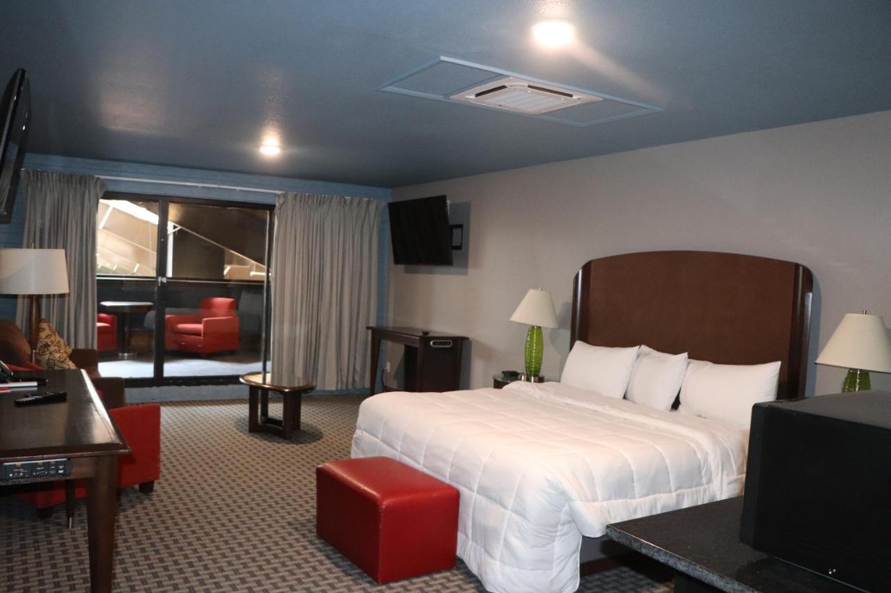 Historic Cow Palace 3*