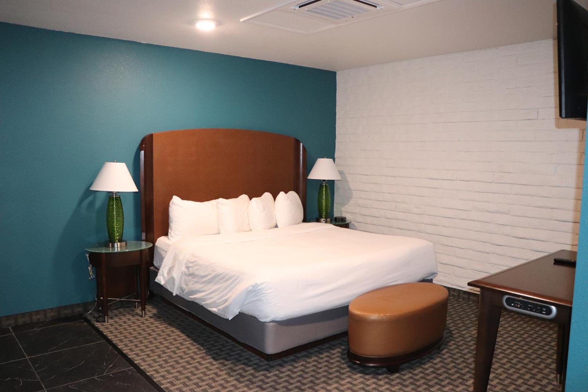 Historic Cow Palace Hotel 3*